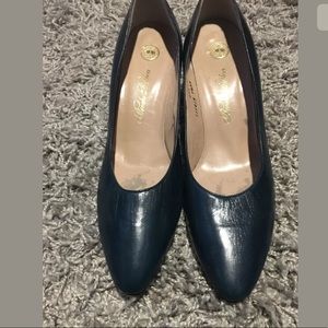 Brooks Brothers Classic Heels 7.5 AA